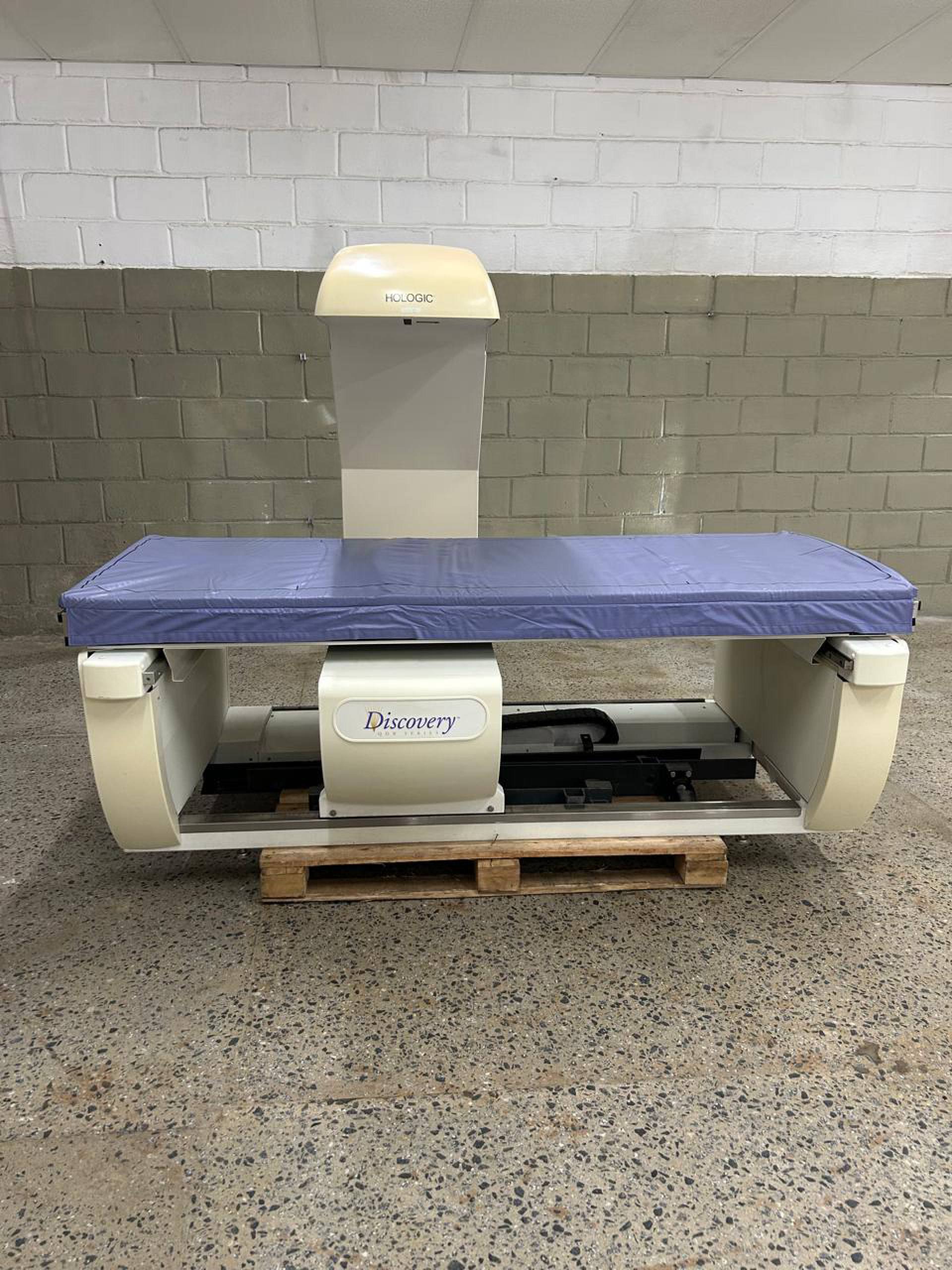 Vista frontal do Hologic Discovery W